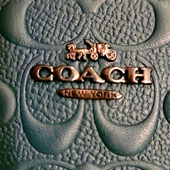 ❤️ NWT Coach Small Wristlet-Deep Green - Picture 3 of 6